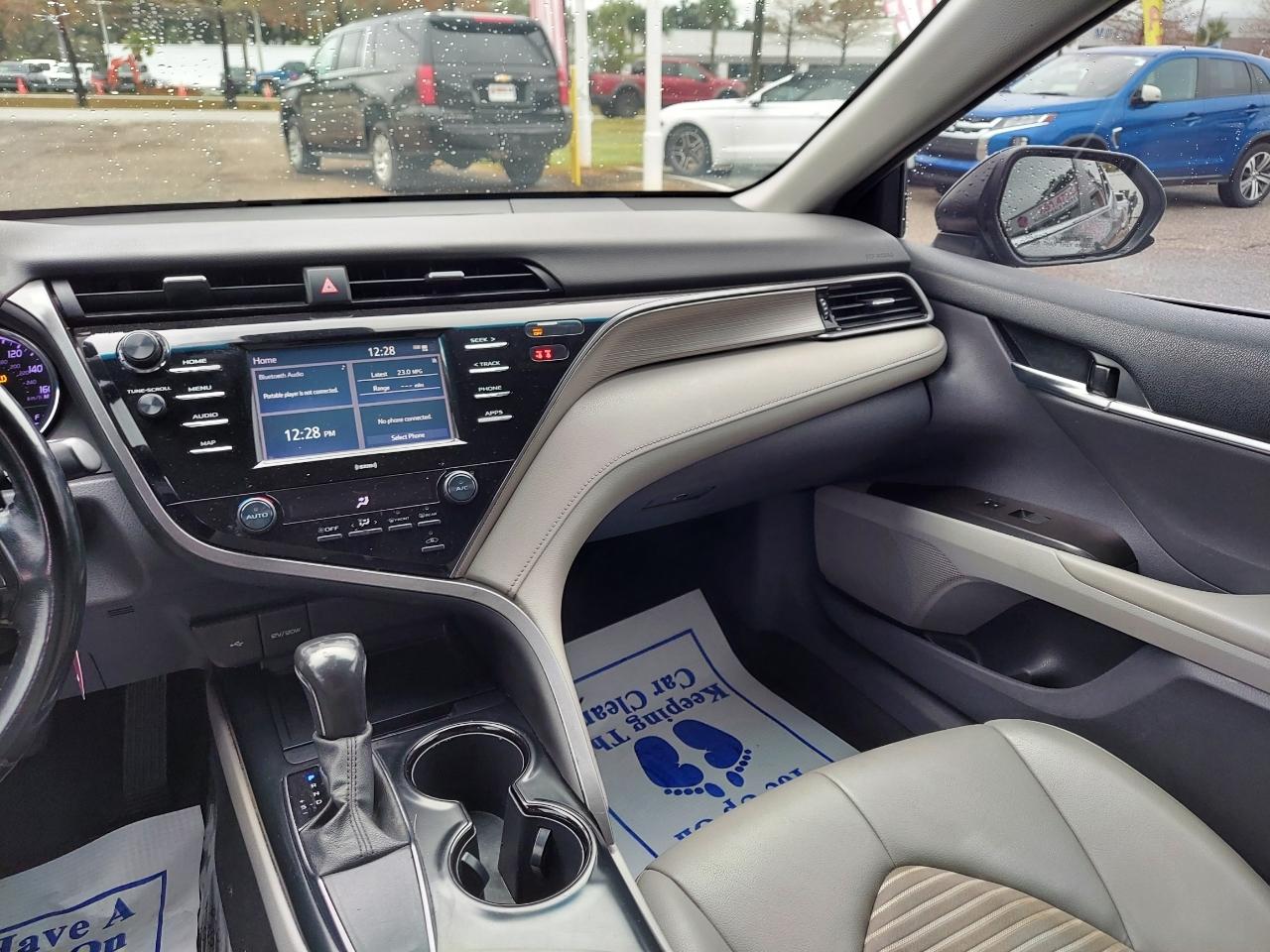 Toyota Camry SE 2020