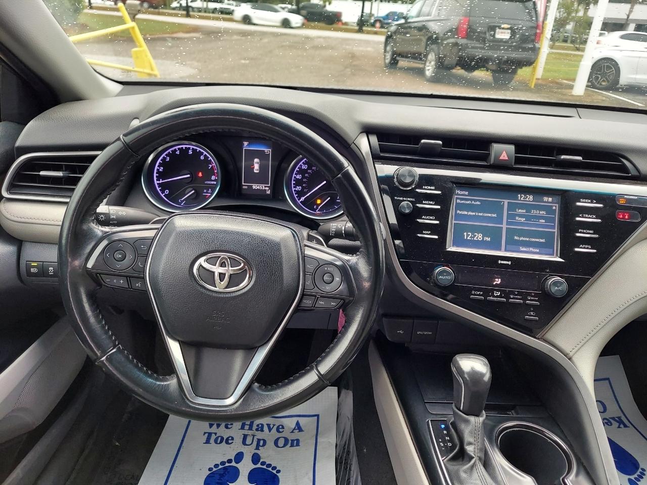 Toyota Camry SE 2020