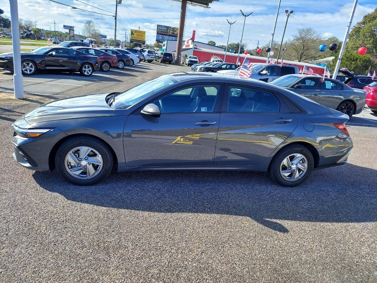 Hyundai Elantra SE 2025