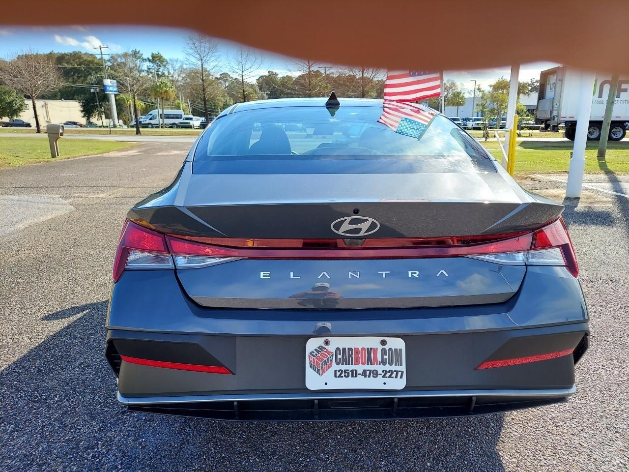 Hyundai Elantra SE 2025
