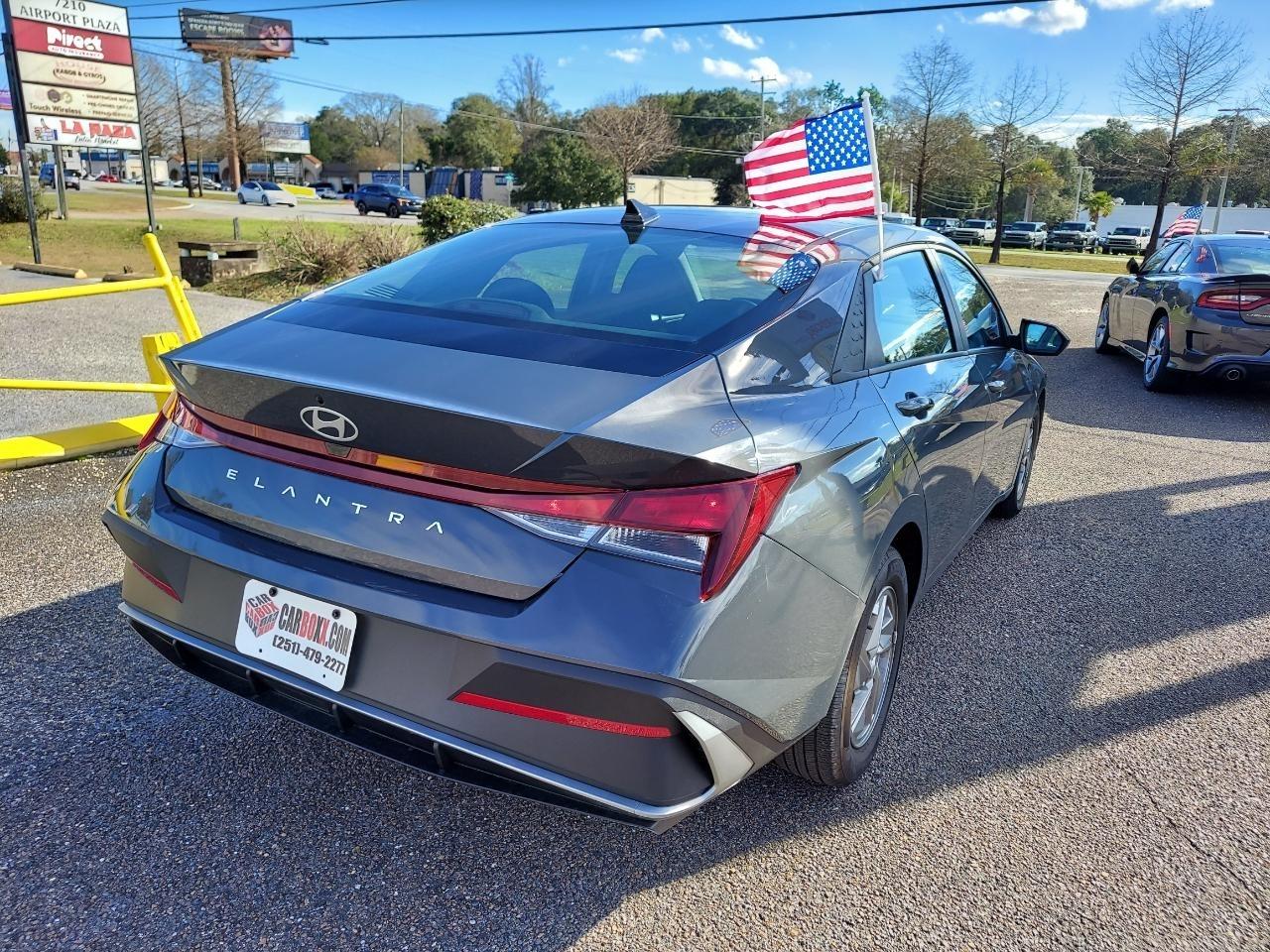 Hyundai Elantra SE 2025