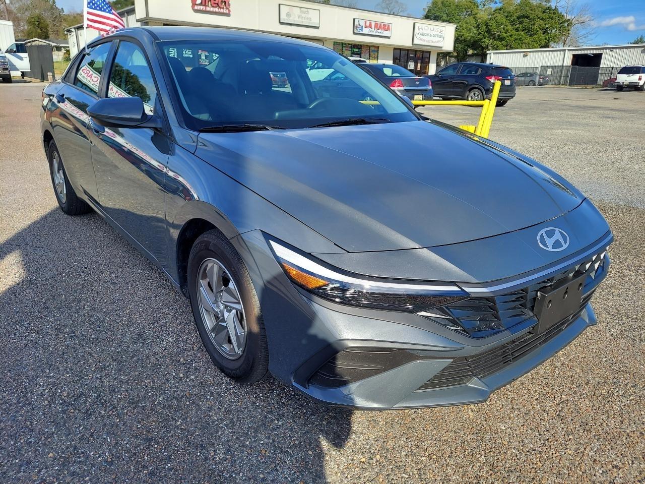 Hyundai Elantra SE 2025