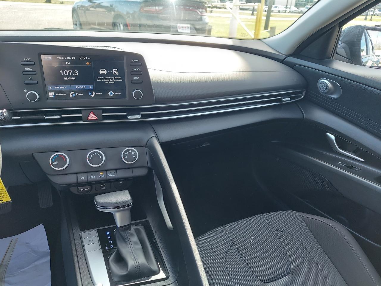 Hyundai Elantra SE 2025