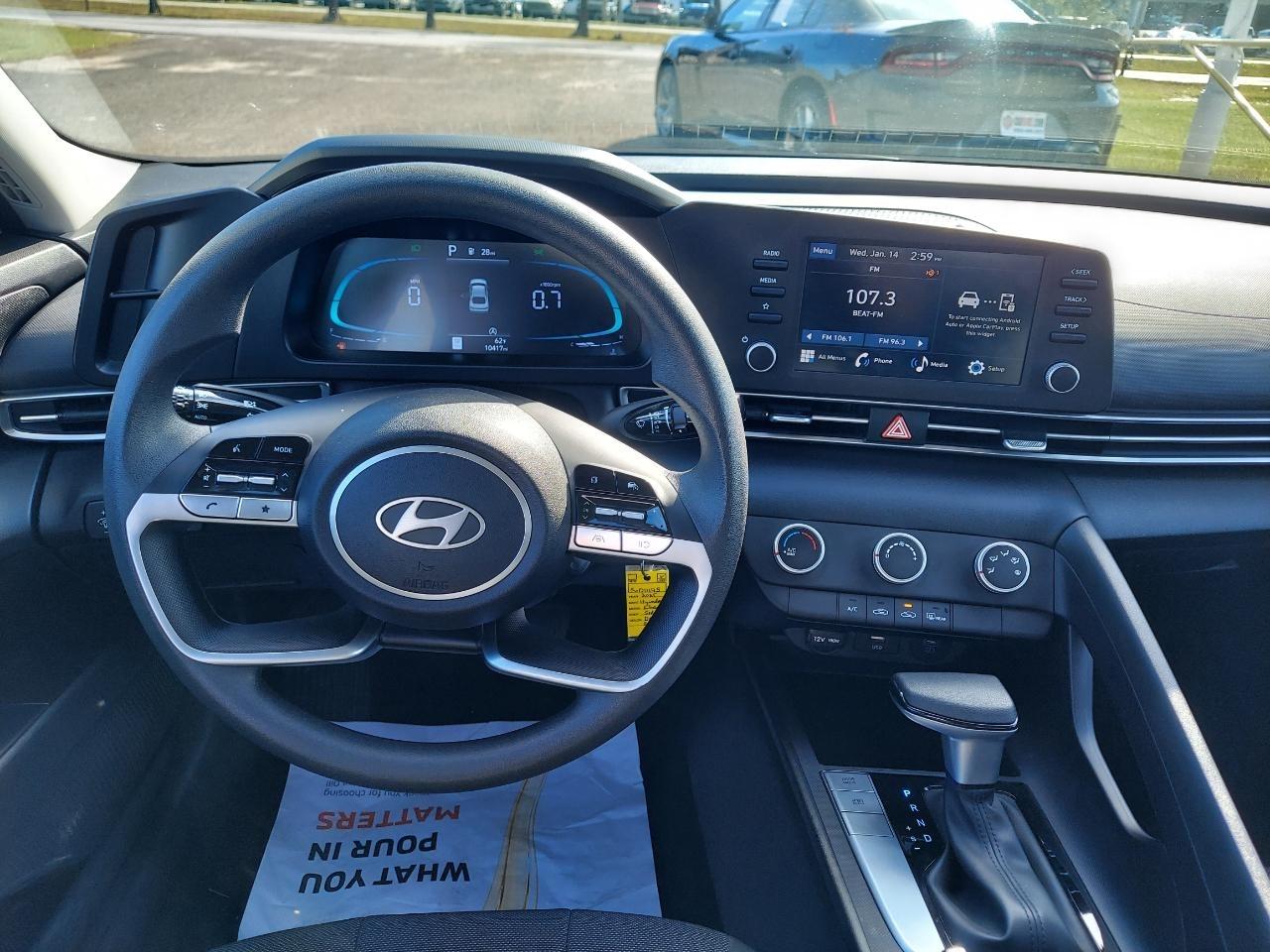 Hyundai Elantra SE 2025