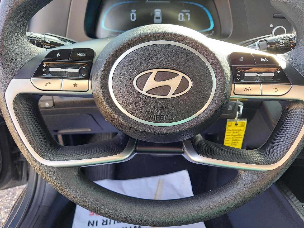 Hyundai Elantra SE 2025