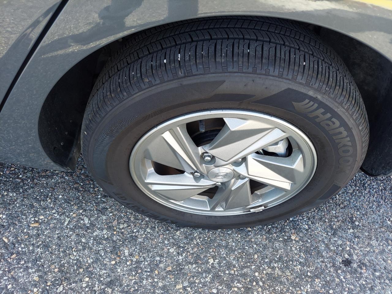 Hyundai Elantra SE 2025