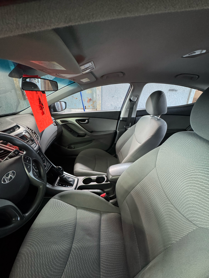 Hyundai Elantra SE 6AT 2016