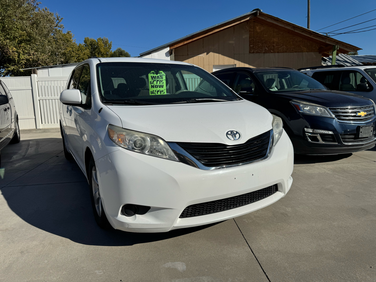 Toyota Sienna LE 8-Pass V6 2011 Toyota Sienna LE 8-Pass V6 2011