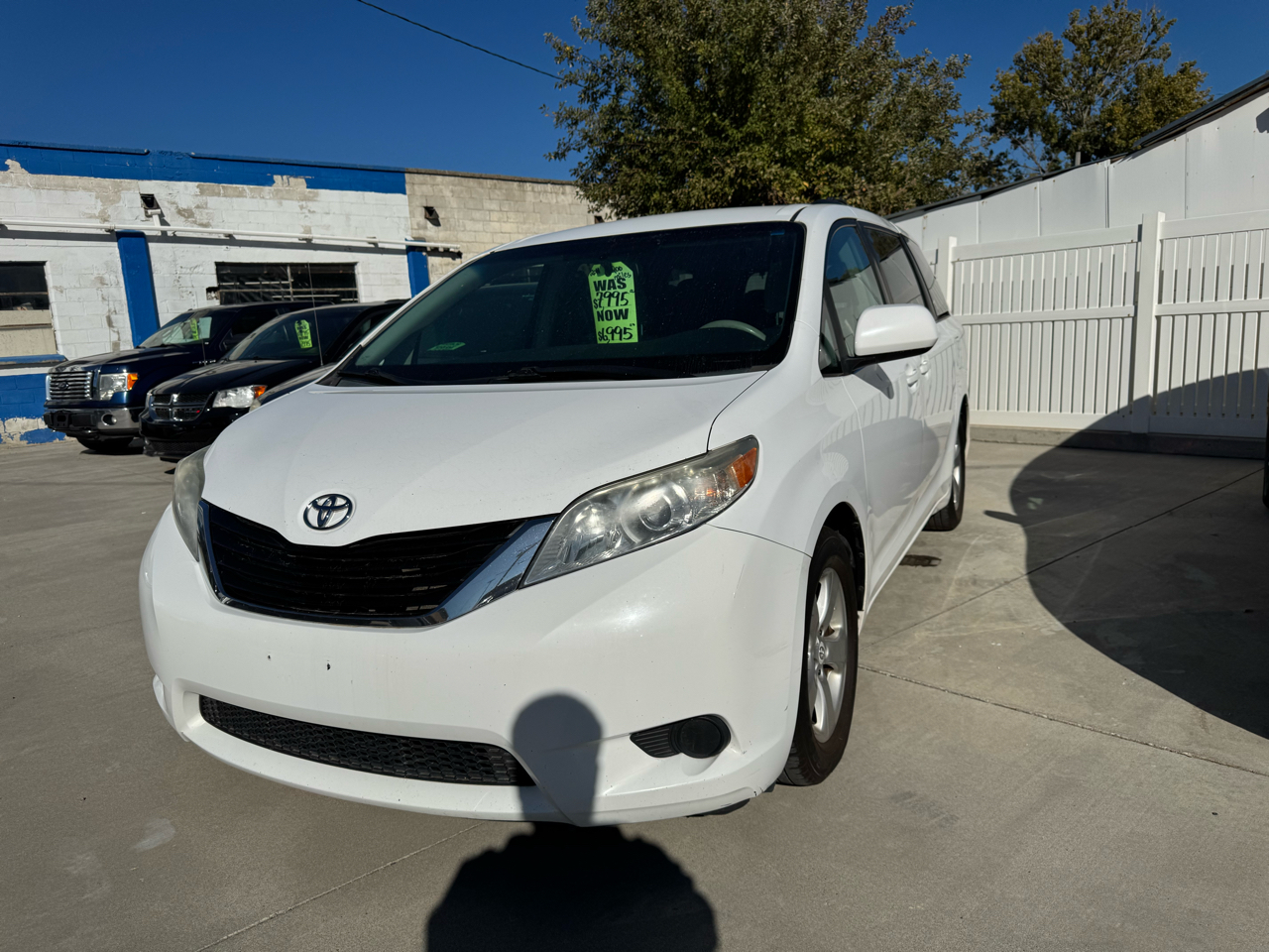 Toyota Sienna LE 8-Pass V6 2011 Toyota Sienna LE 8-Pass V6 2011