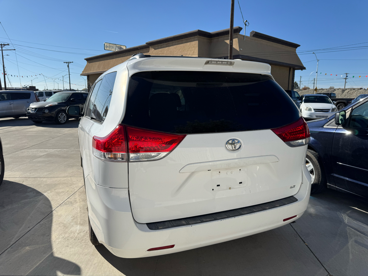 Toyota Sienna LE 8-Pass V6 2011 Toyota Sienna LE 8-Pass V6 2011
