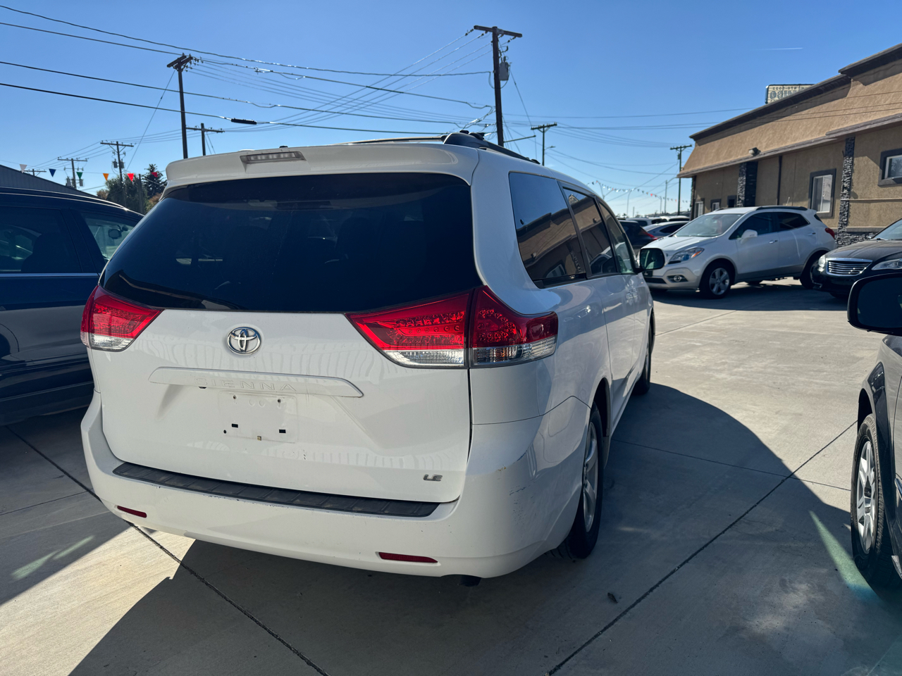 Toyota Sienna LE 8-Pass V6 2011 Toyota Sienna LE 8-Pass V6 2011