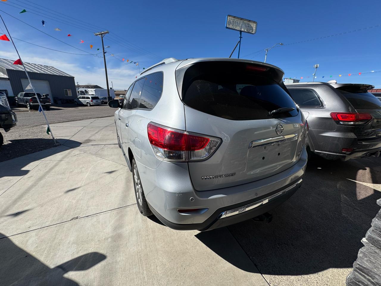 Nissan Pathfinder SV 4WD 2013