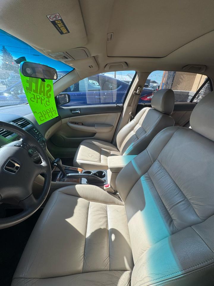 Honda Accord EX V-6 Sedan AT with Navigation System and XM Radi 2005