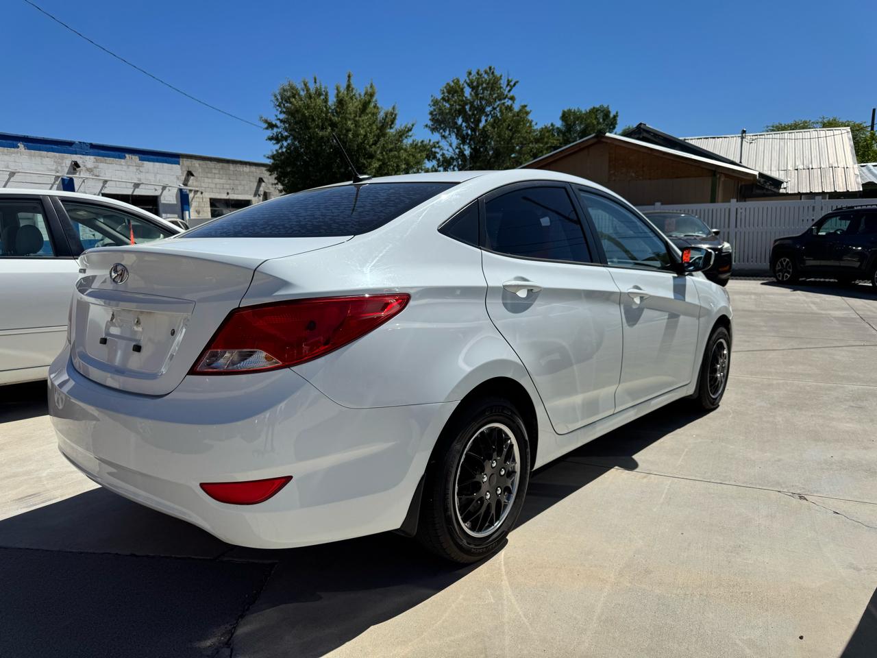 Hyundai Accent GLS 4-Door 6A 2015