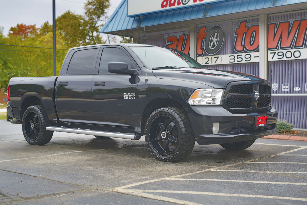 RAM 1500 Express 4x4 Crew Cab 5'7" Box 2017 RAM 1500 Express 4x4 Crew Cab 5'7" Box 2017
