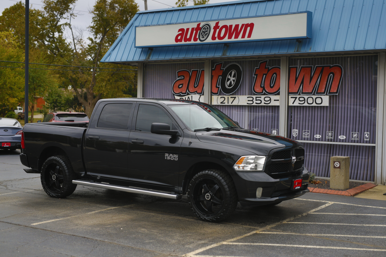 RAM 1500 Express 4x4 Crew Cab 5'7" Box 2017 RAM 1500 Express 4x4 Crew Cab 5'7" Box 2017