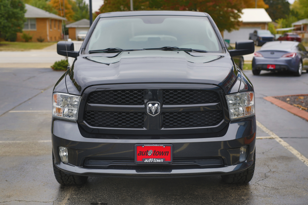 RAM 1500 Express 4x4 Crew Cab 5'7" Box 2017 RAM 1500 Express 4x4 Crew Cab 5'7" Box 2017