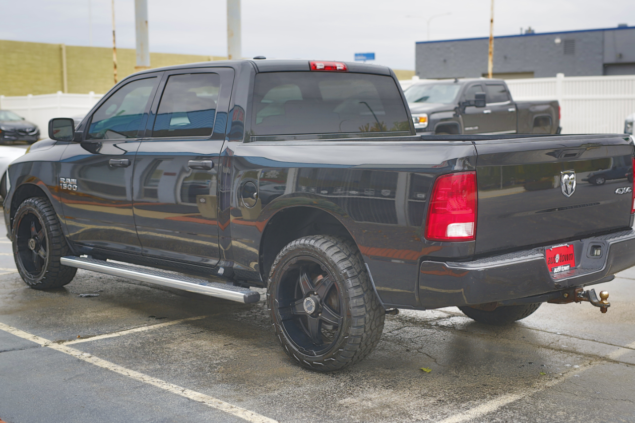 RAM 1500 Express 4x4 Crew Cab 5'7" Box 2017 RAM 1500 Express 4x4 Crew Cab 5'7" Box 2017