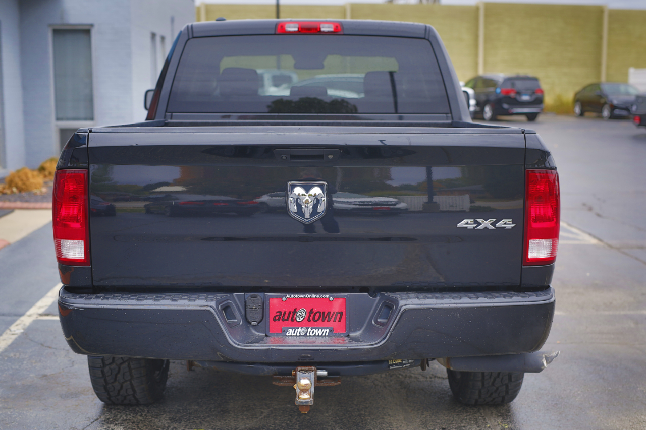 RAM 1500 Express 4x4 Crew Cab 5'7" Box 2017 RAM 1500 Express 4x4 Crew Cab 5'7" Box 2017