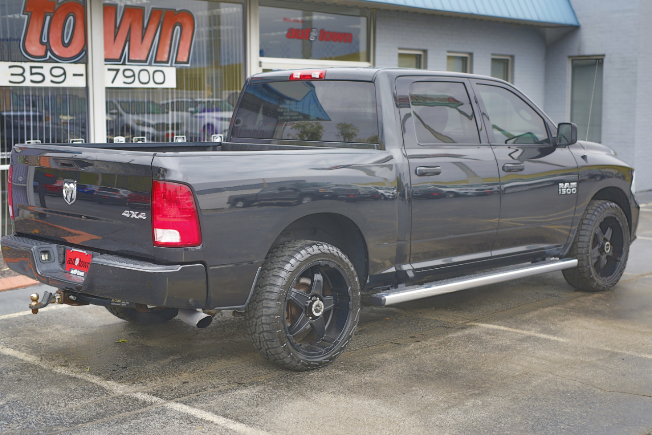 RAM 1500 Express 4x4 Crew Cab 5'7" Box 2017 RAM 1500 Express 4x4 Crew Cab 5'7" Box 2017