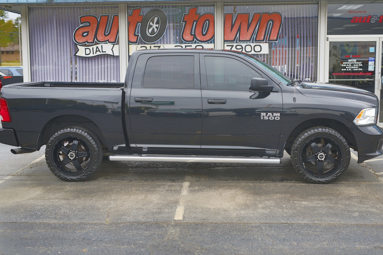 RAM 1500 Express 4x4 Crew Cab 5'7" Box 2017 RAM 1500 Express 4x4 Crew Cab 5'7" Box 2017