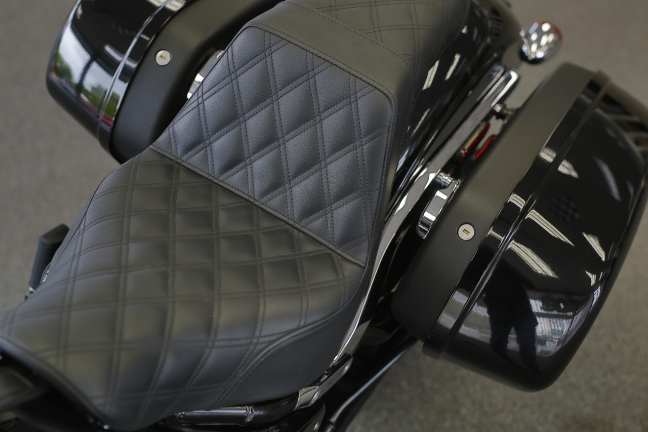 2021 Harley Davidson Sport Glide photo 3