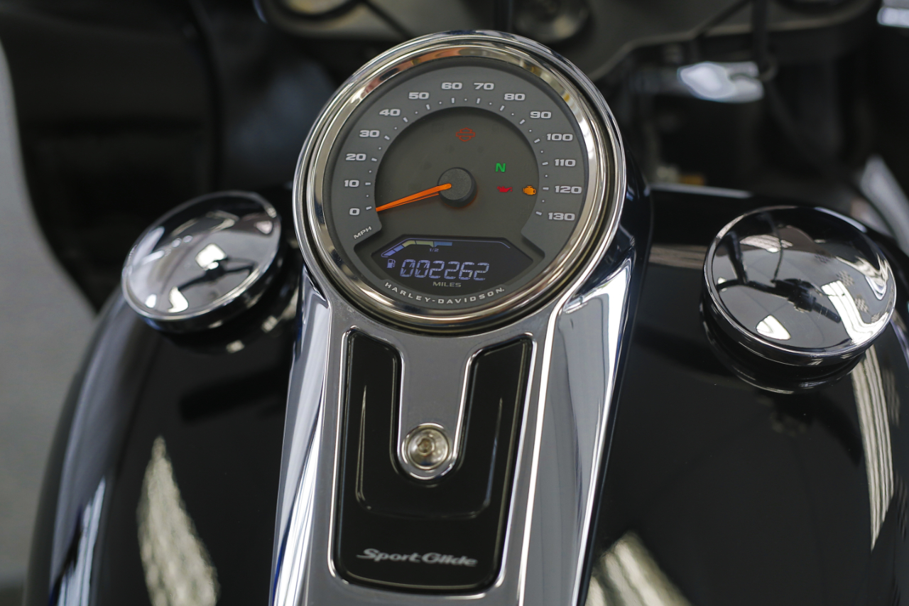 2021 Harley Davidson Sport Glide photo 4