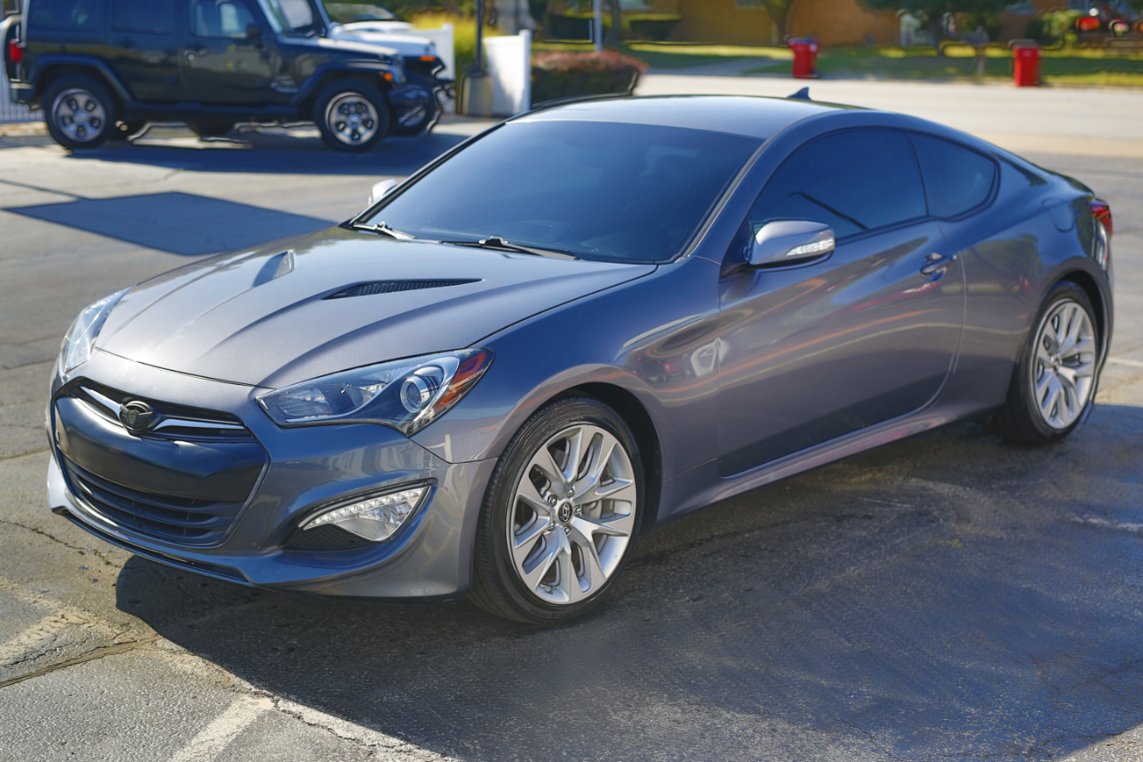 2016 Hyundai Genesis Coupe Base photo 2