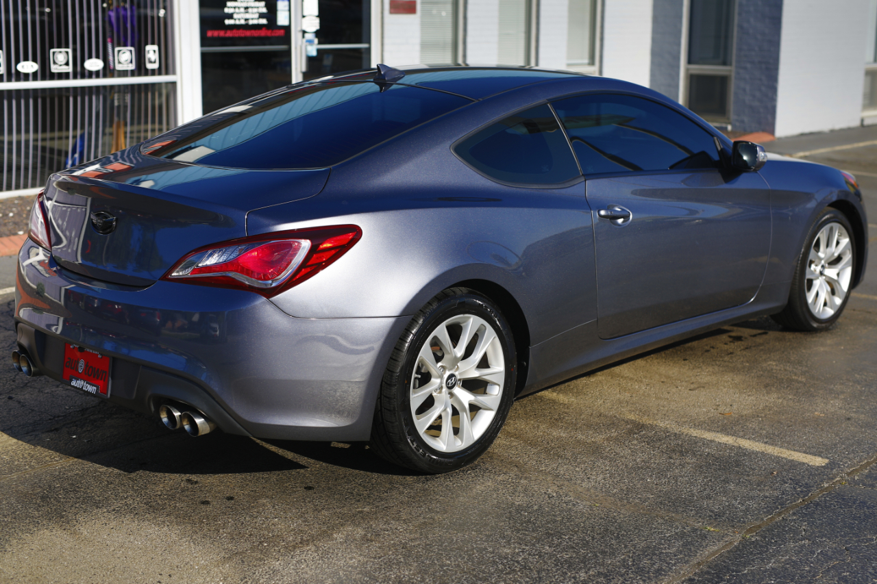 2016 Hyundai Genesis Coupe Base photo 12