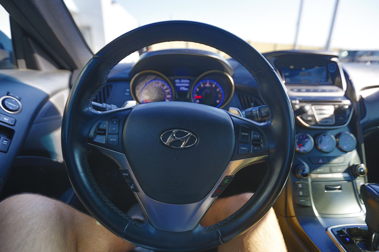 2016 Hyundai Genesis Coupe Base photo 5
