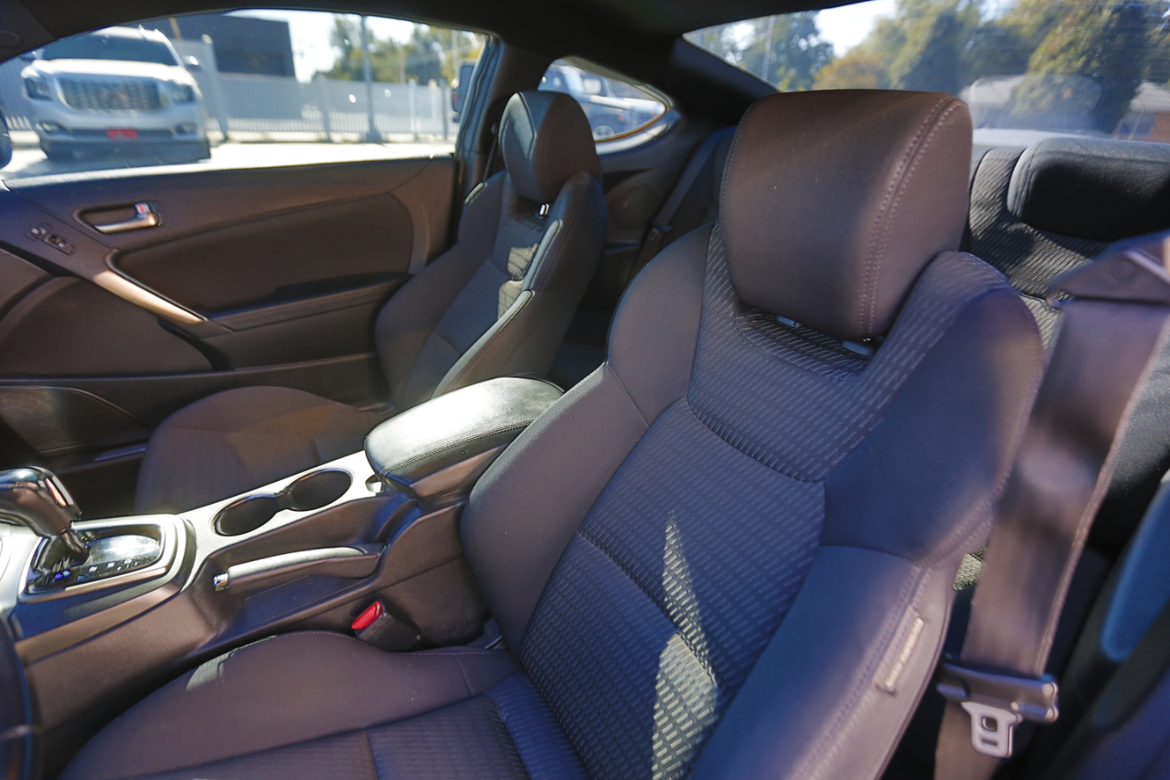 2016 Hyundai Genesis Coupe Base photo 4