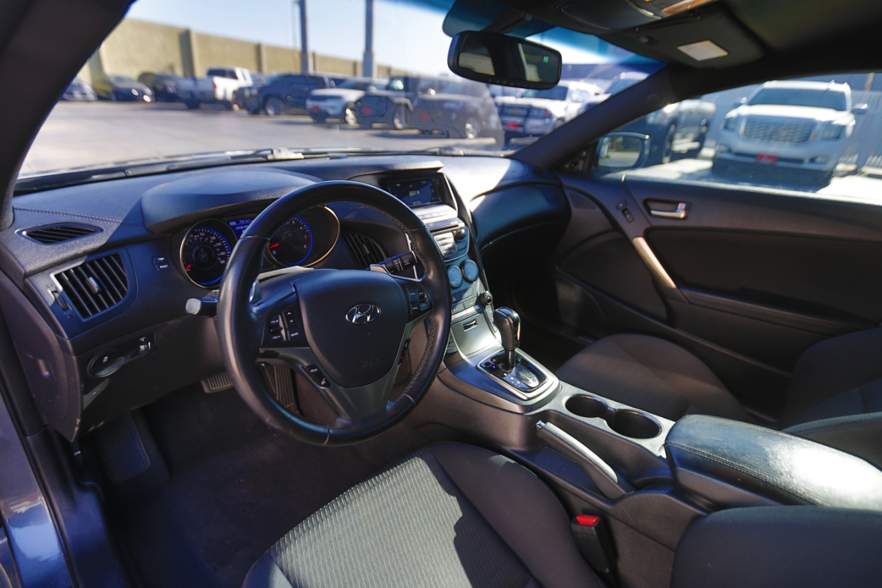 2016 Hyundai Genesis Coupe Base photo 3