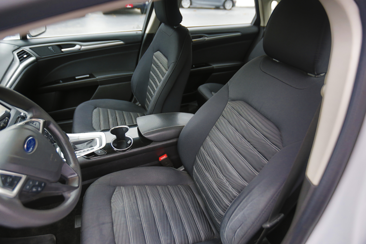 2016 Ford Fusion SE photo 4