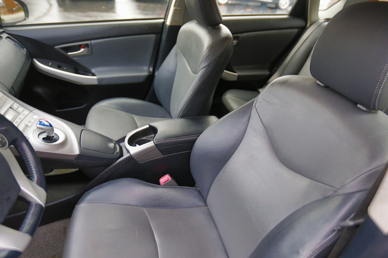 2012 Toyota Prius Three photo 3