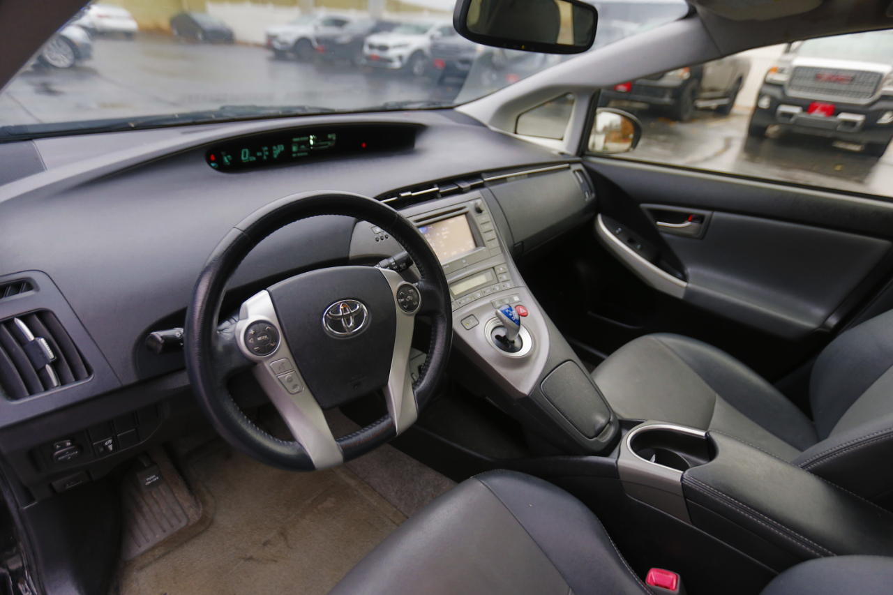 2012 Toyota Prius Three photo 4