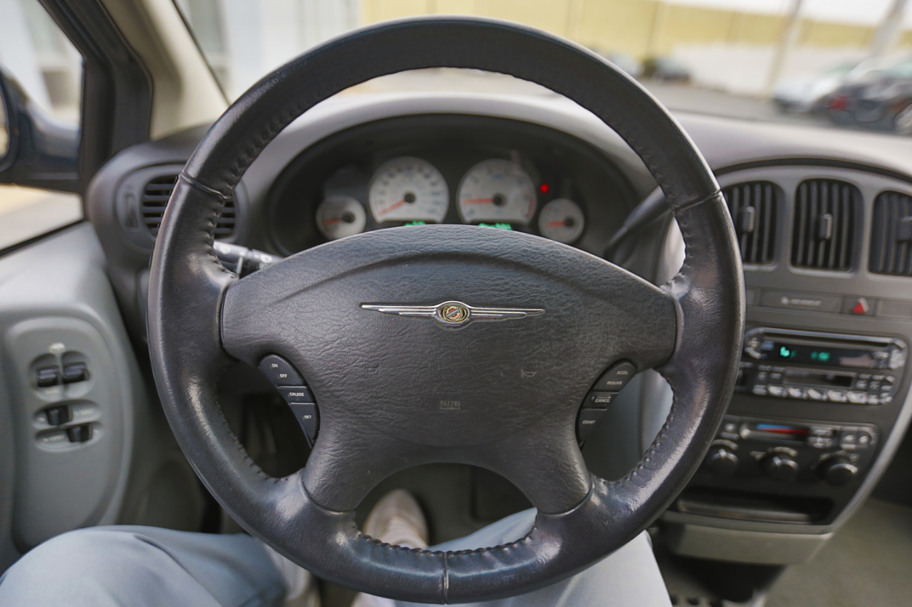 Chrysler Town & Country LWB 4dr Touring 2006