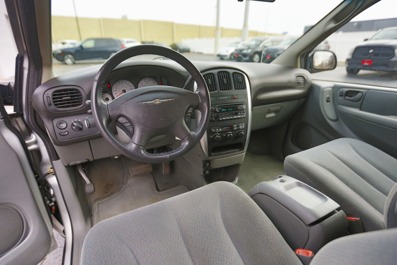 Chrysler Town & Country LWB 4dr Touring 2006