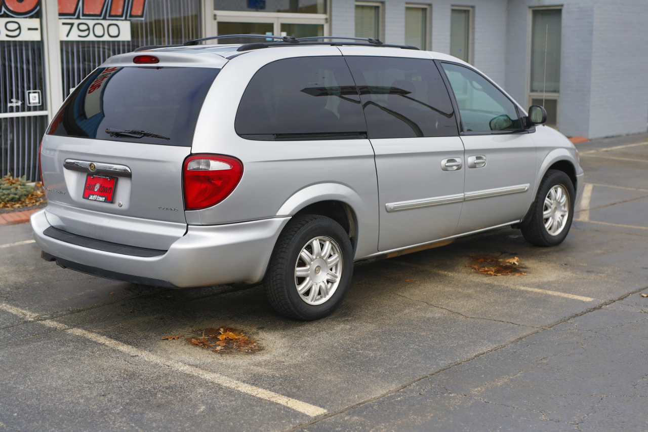 Chrysler Town & Country LWB 4dr Touring 2006
