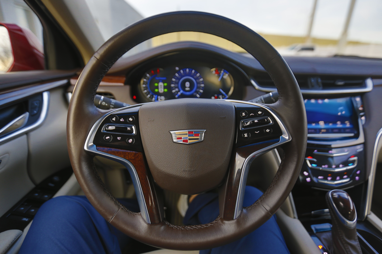 Cadillac XTS 4dr Sdn Premium Collection FWD 2016