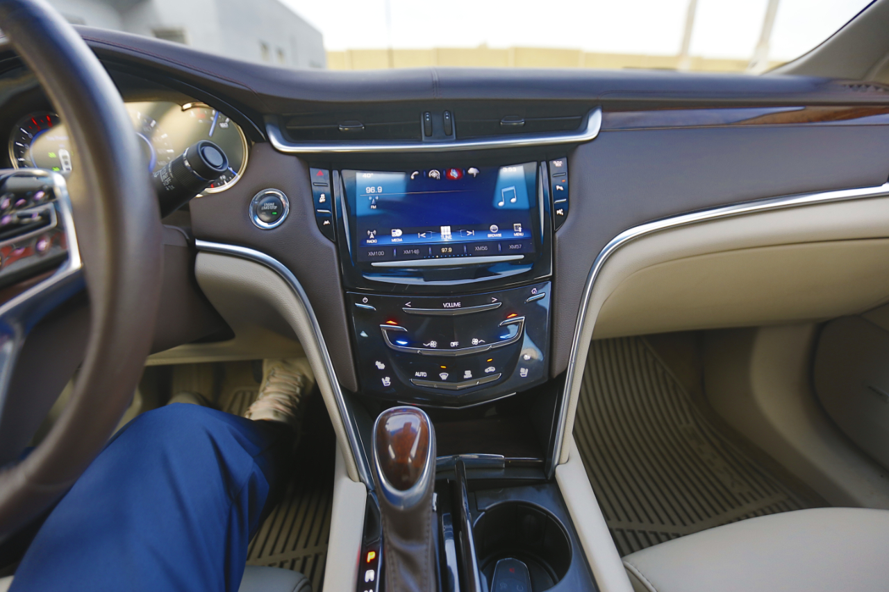 Cadillac XTS 4dr Sdn Premium Collection FWD 2016