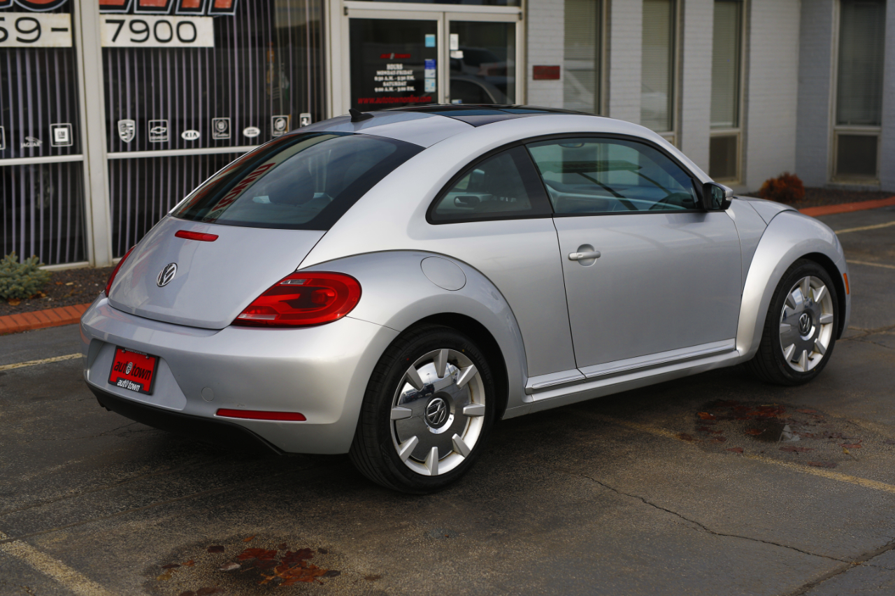 Volkswagen Beetle 2dr Cpe Auto 2.5L PZEV 2012