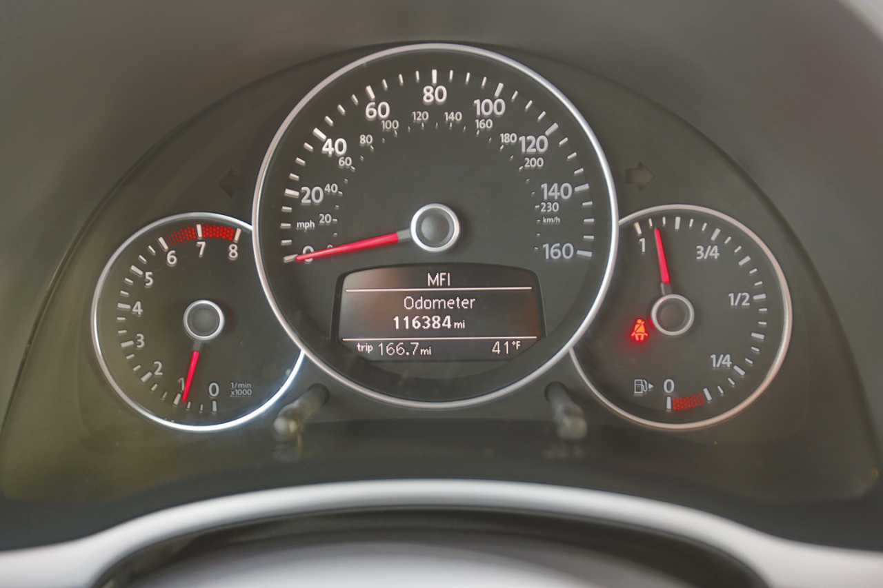 Volkswagen Beetle 2dr Cpe Auto 2.5L PZEV 2012