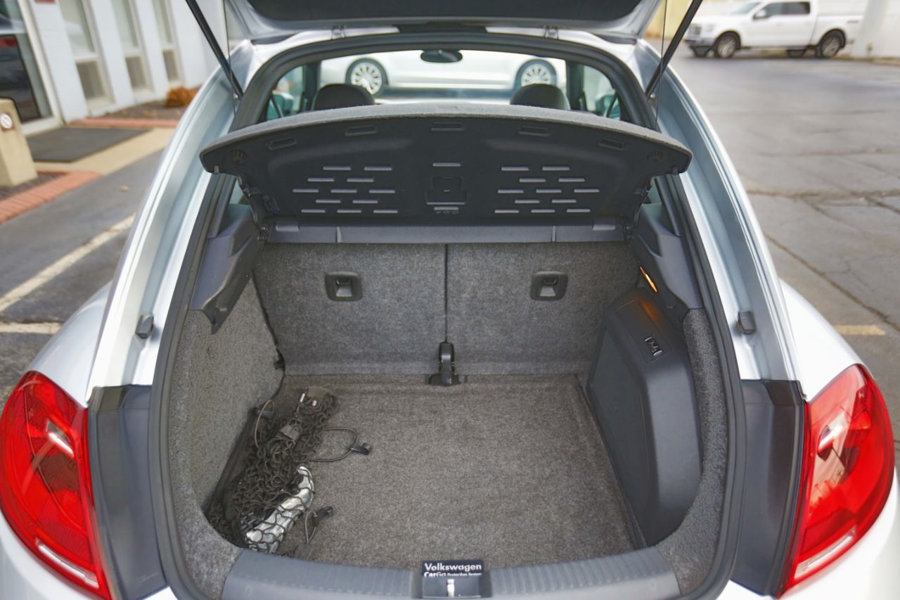 Volkswagen Beetle 2dr Cpe Auto 2.5L PZEV 2012