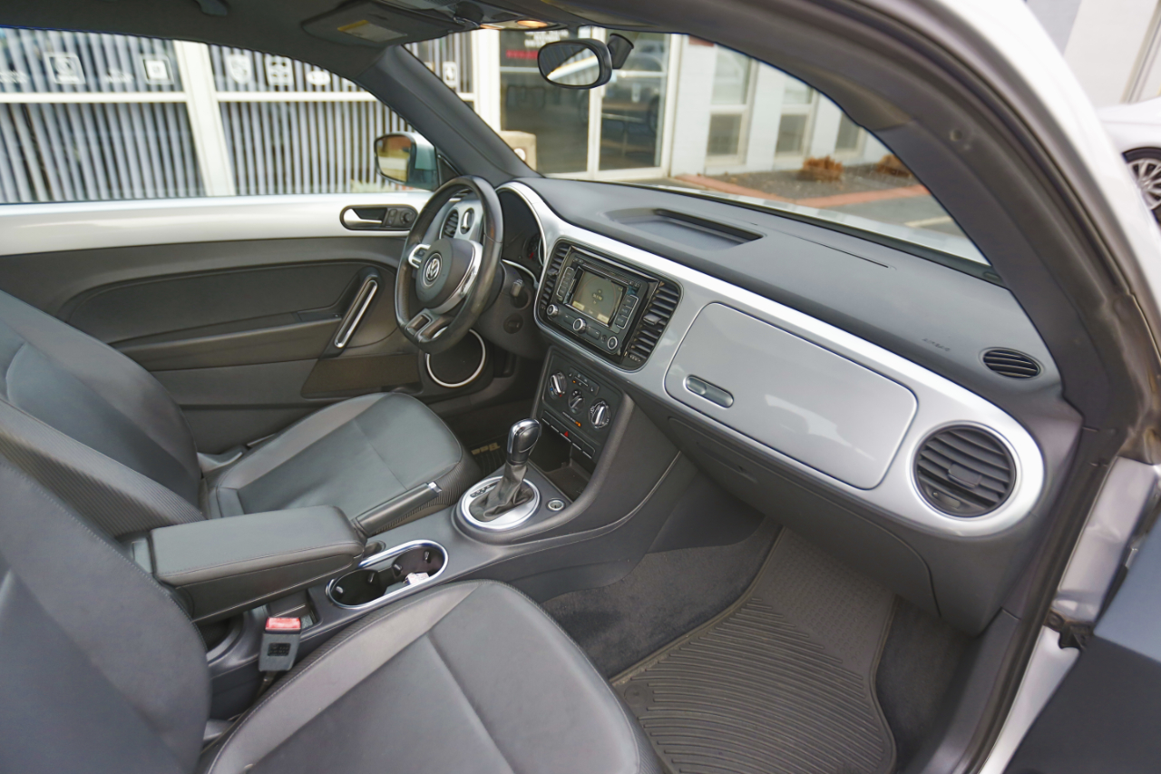 Volkswagen Beetle 2dr Cpe Auto 2.5L PZEV 2012