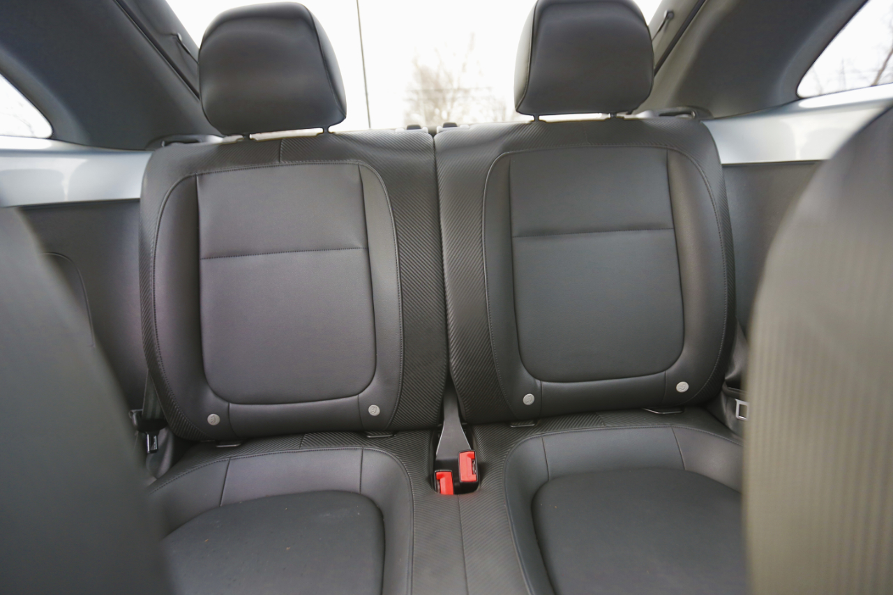 Volkswagen Beetle 2dr Cpe Auto 2.5L PZEV 2012