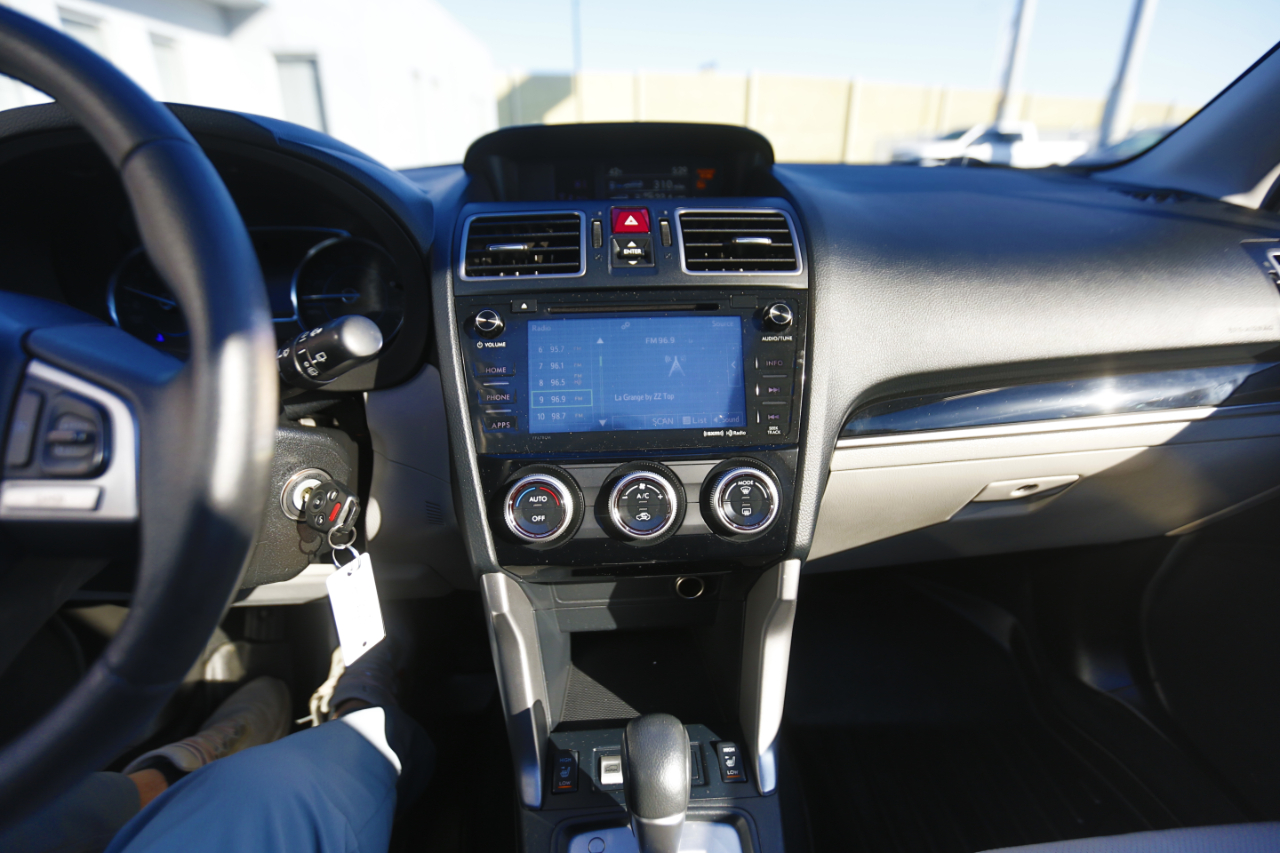 Subaru Forester 2.5i Limited CVT 2017