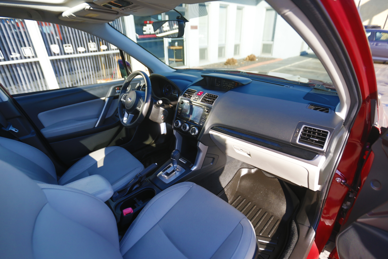 Subaru Forester 2.5i Limited CVT 2017