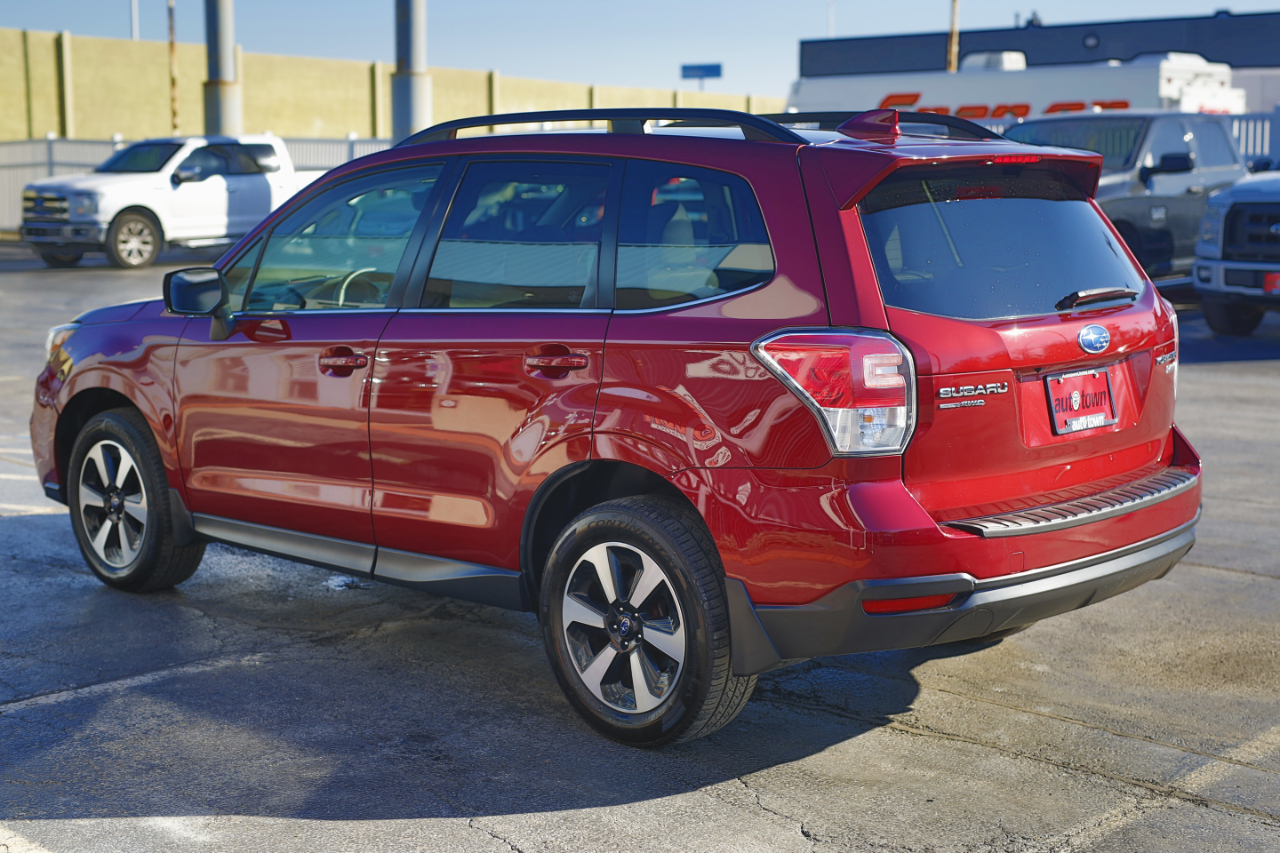 Subaru Forester 2.5i Limited CVT 2017