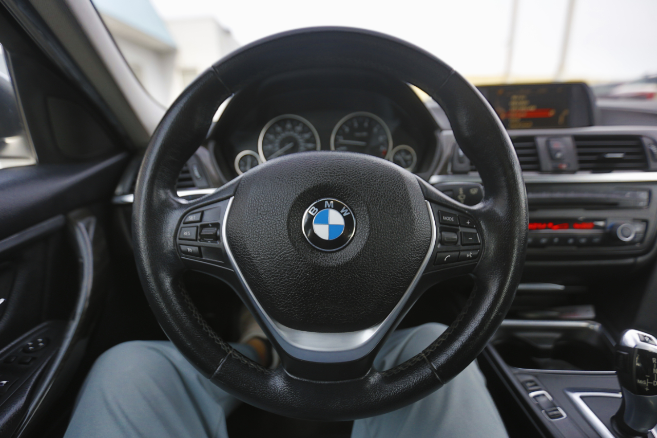 BMW 3 Series 4dr Sdn 328i xDrive AWD 2015