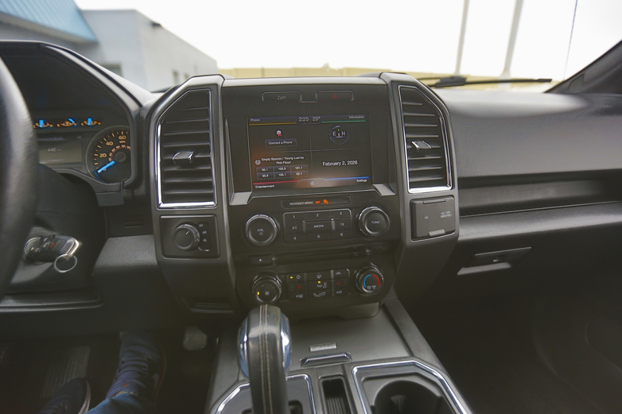 Ford F-150 4WD SuperCab 163" Lariat w/HD Payload Pkg 2015